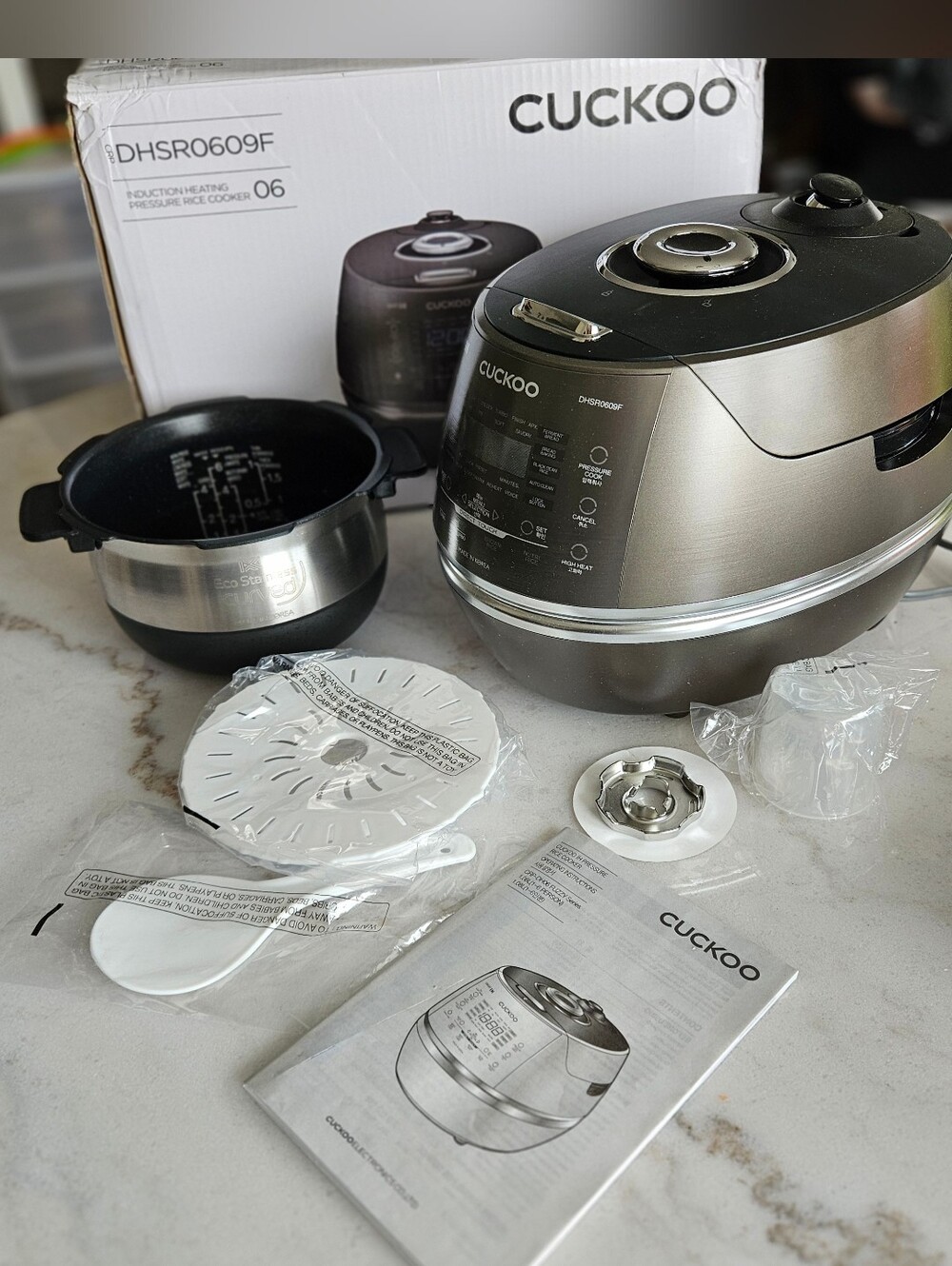 CUCKOO | Model DHSR0609F Induction Heating Pressure Rice Cooker